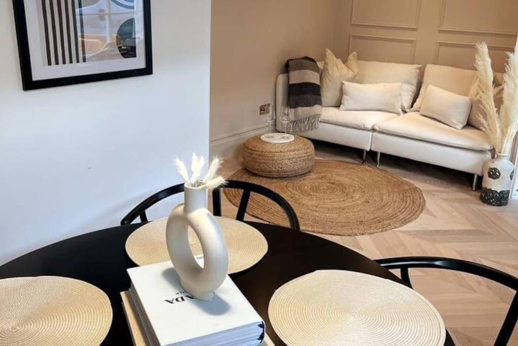 Courtyard Garden, Beautifully Finished Flat - Ba1 Daire Bath Dış mekan fotoğraf