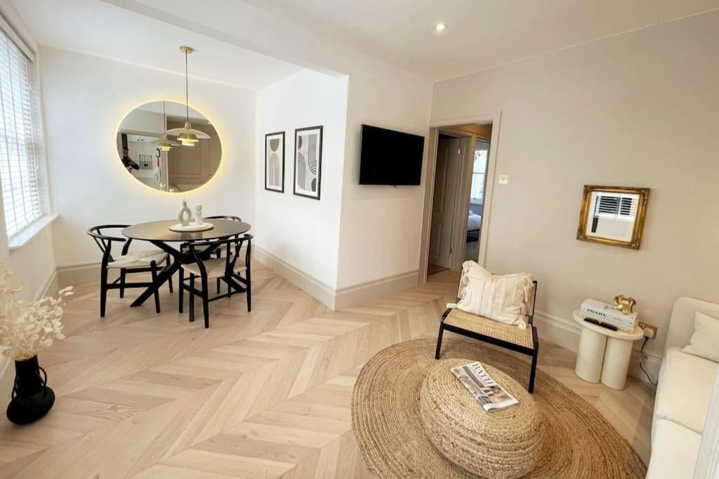Courtyard Garden, Beautifully Finished Flat - Ba1 Daire Bath Dış mekan fotoğraf